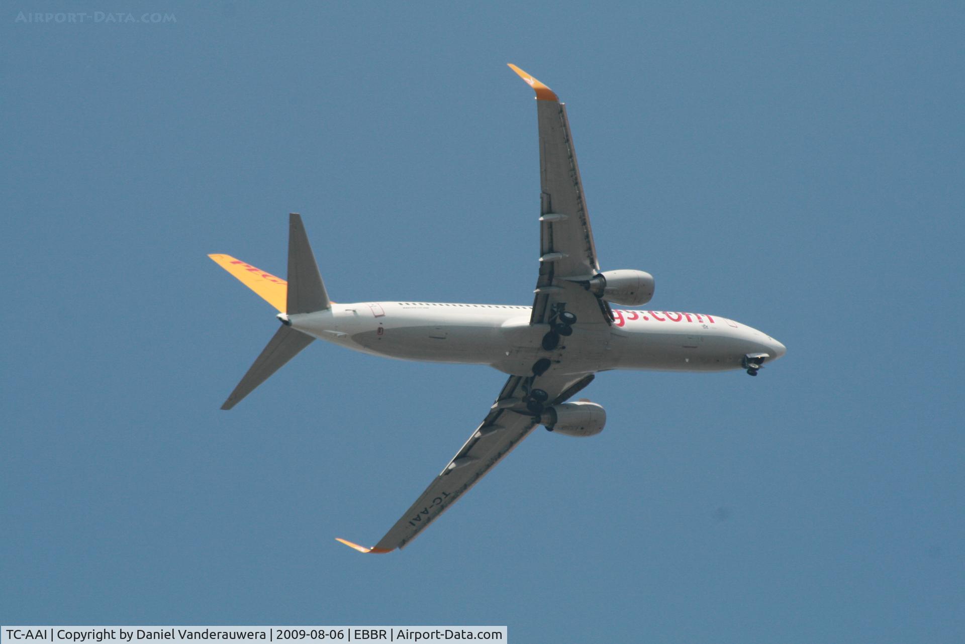 TC-AAI, 2008 Boeing 737-82R C/N 35699, Approach to rwy 07L/R