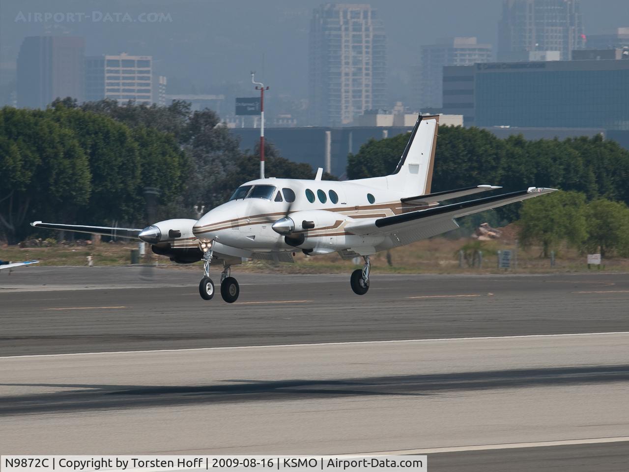 N9872C, 1976 Beech C90 King Air C/N LJ-698, N9872C arriving on RWY 21