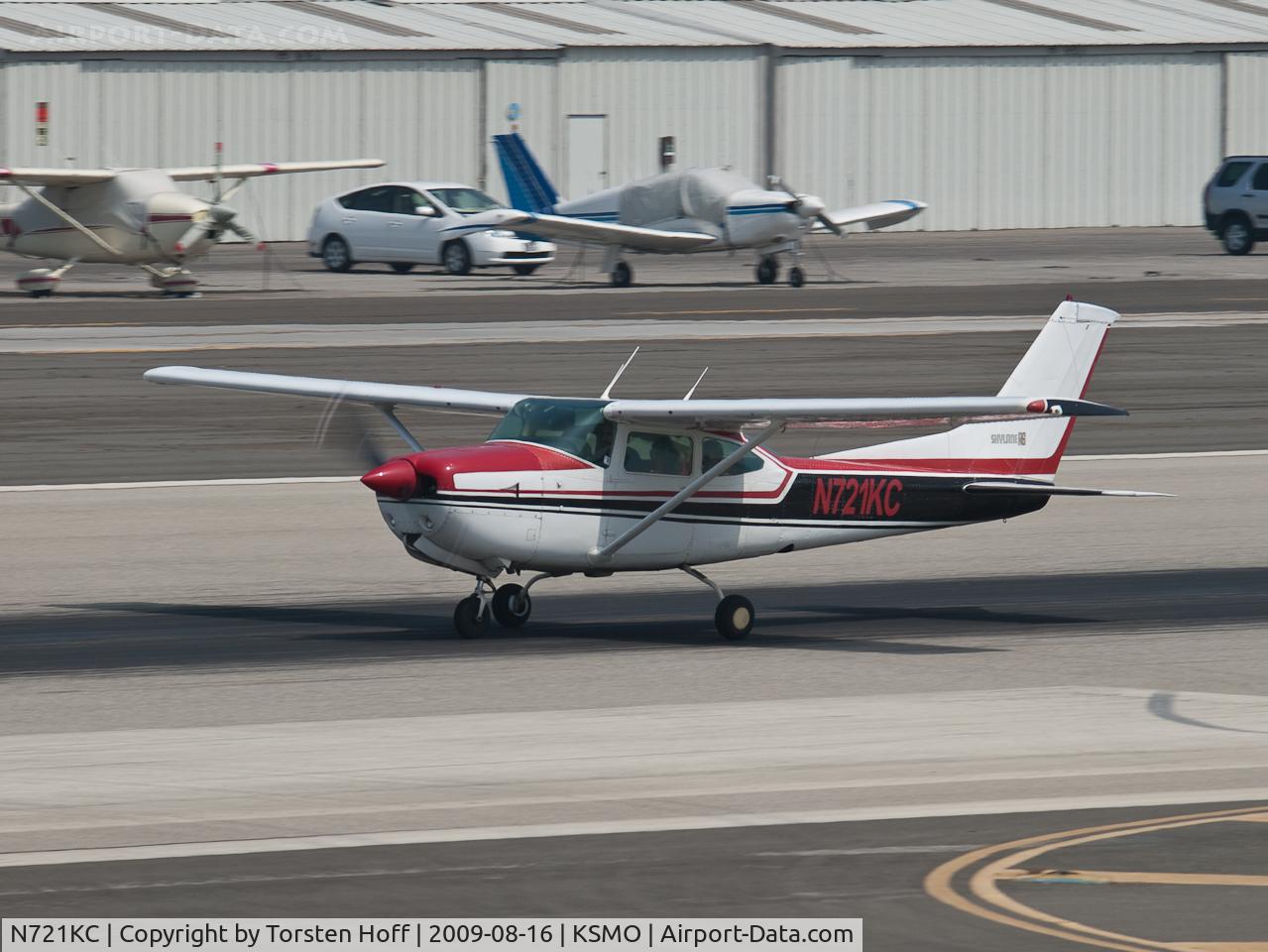 N721KC, 1977 Cessna R182 Skylane RG C/N R18200090, N721KC departing from RWY 21