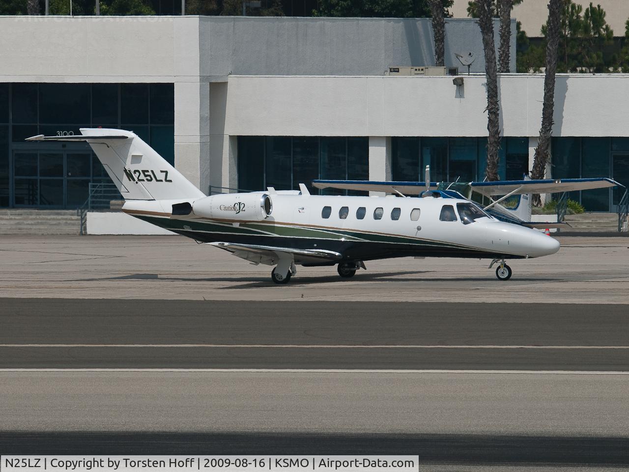 N25LZ, 2003 Cessna 525A CitationJet CJ2 C/N 525A0177, N25LZ taxiing