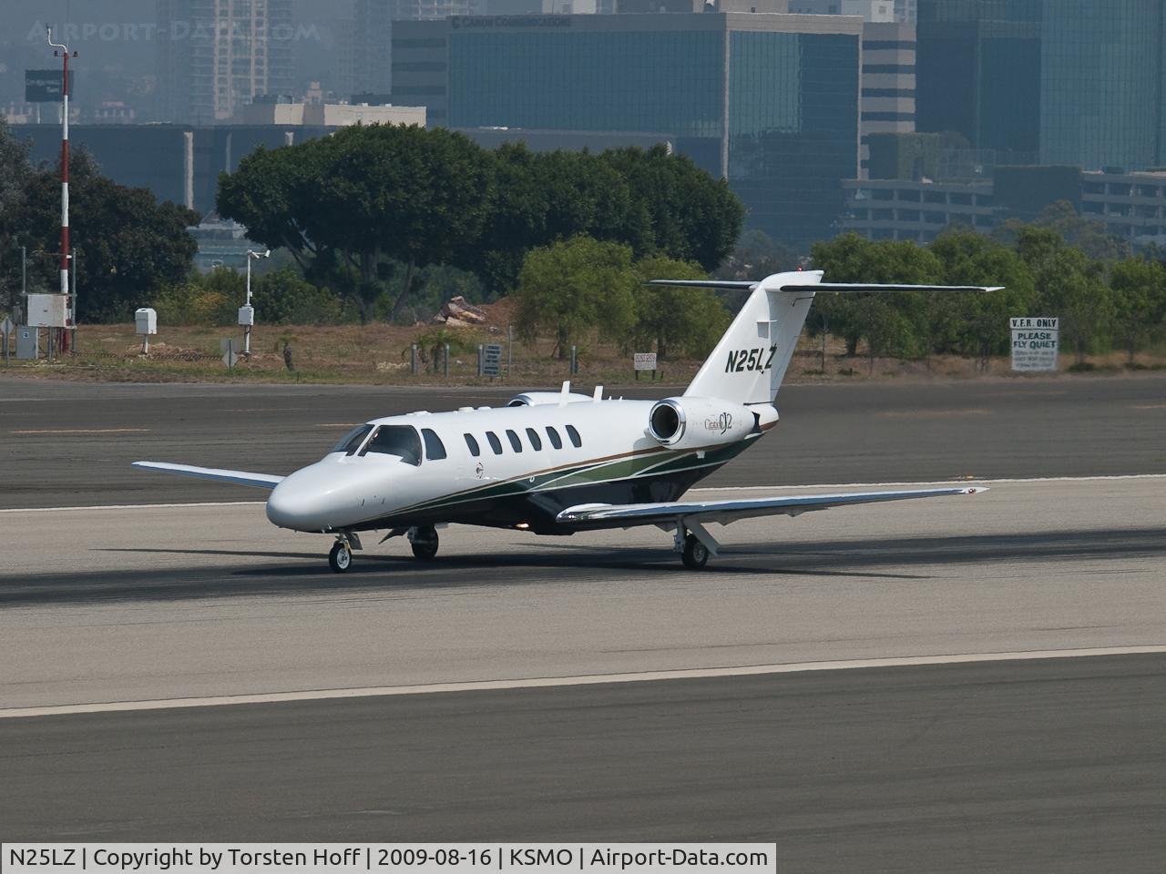N25LZ, 2003 Cessna 525A CitationJet CJ2 C/N 525A0177, N25LZ departing from RWY 21