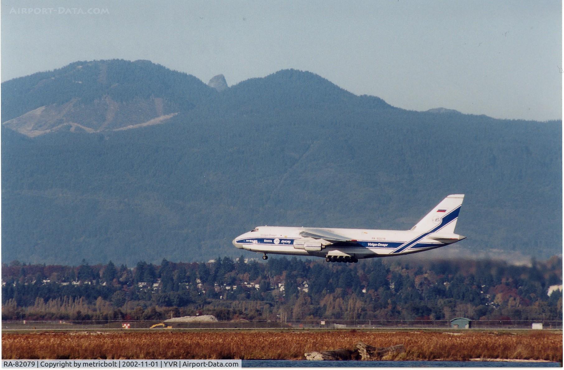 RA-82079, 2000 Antonov An-124-100 Ruslan C/N 9773052062157/0801, takeoff from YVR