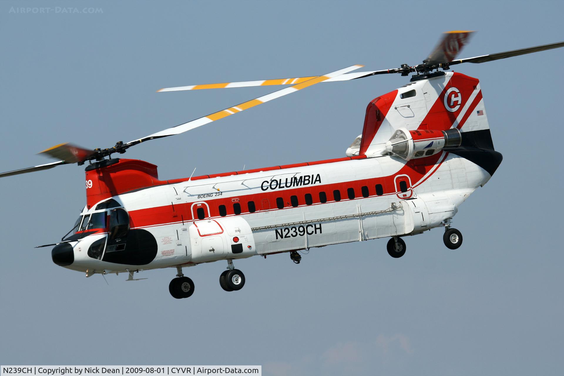 N239CH, 1981 Boeing 234UT Chinook C/N B.839, CYVR