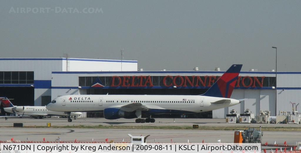N671DN, 1992 Boeing 757-232 C/N 25332, Delta Airlines; Boeing 757-232
