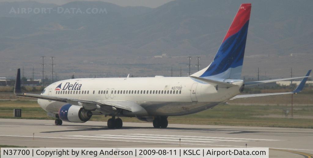 N37700, 2002 Boeing 737-832 C/N 29631, Delta Airlines; Boeing 737-832