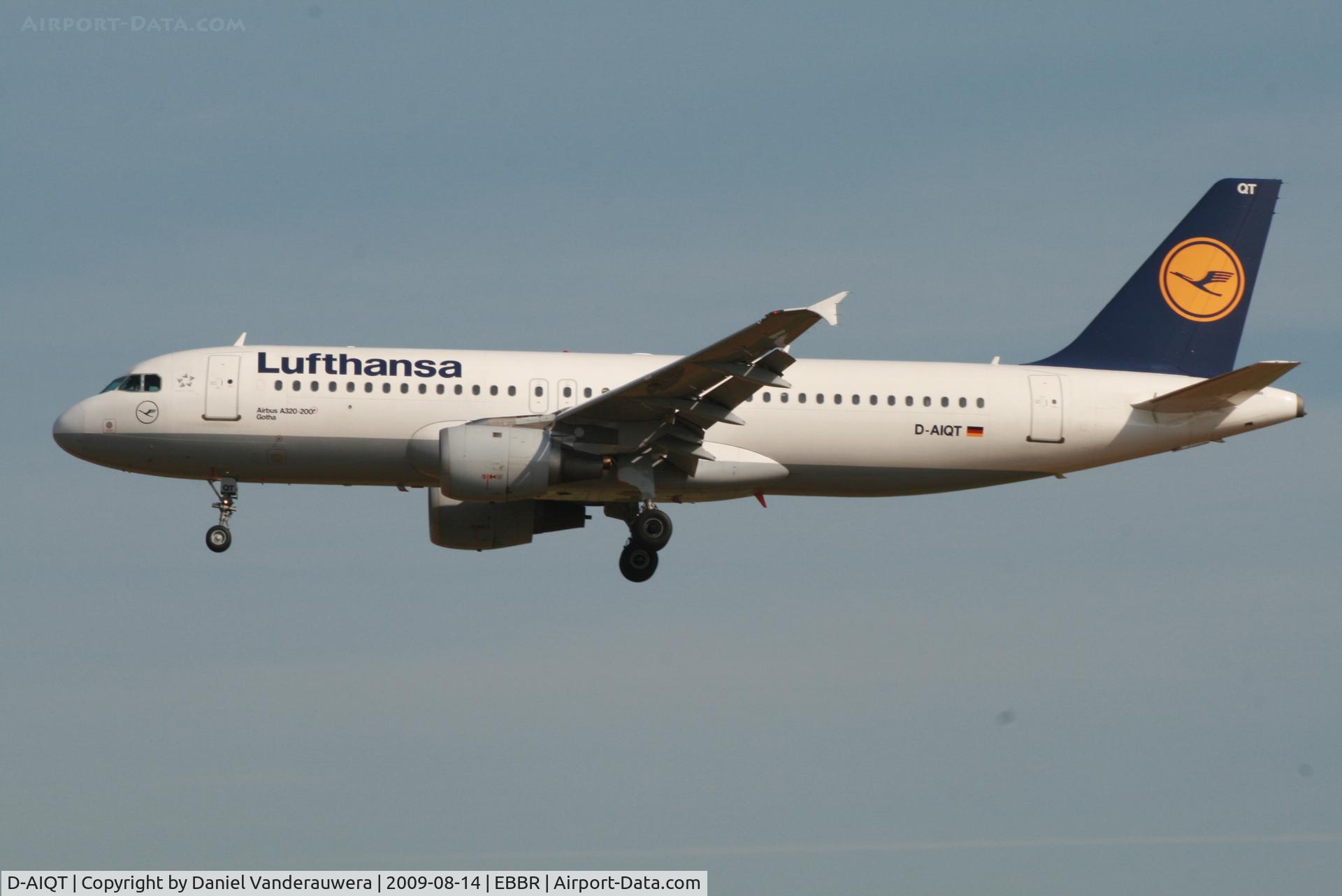 D-AIQT, 2000 Airbus A320-211 C/N 1337, arrival of flight LH4572 to rwy 25L