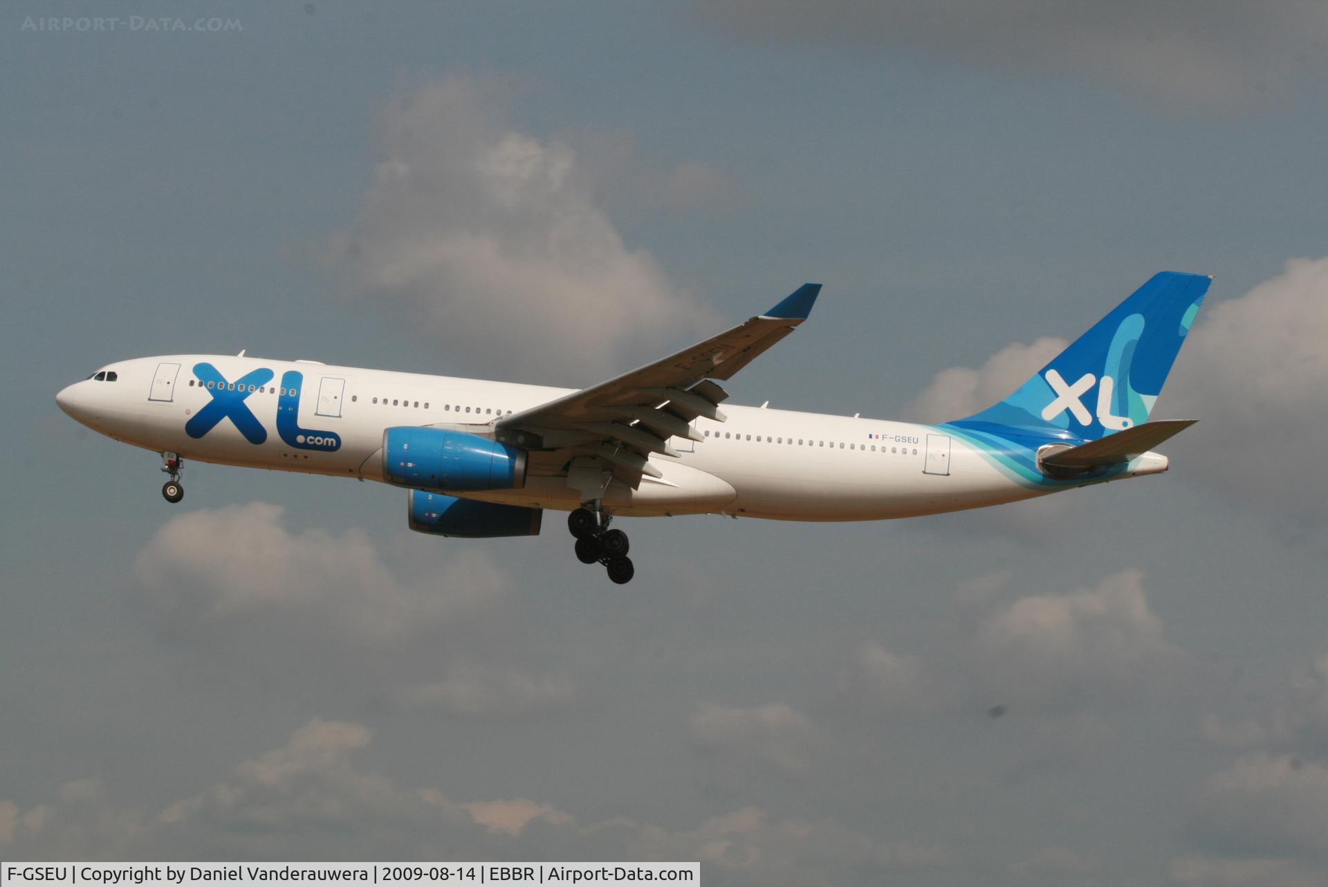 F-GSEU, 2004 Airbus A330-243 C/N 635, arrival of flight XLF1430 to rwy 25L