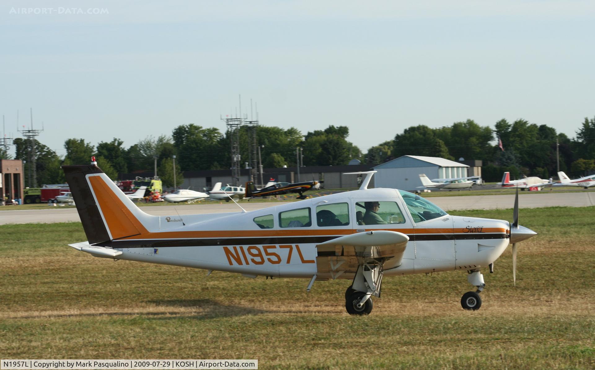N1957L, 1976 Beech B24R Sierra C/N MC-423, Beech B24R