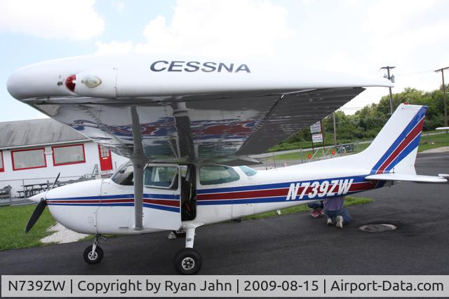 N739ZW, 1978 Cessna 172N C/N 17270946, Cessna at Crosskeys airport in Williamstown, NJ