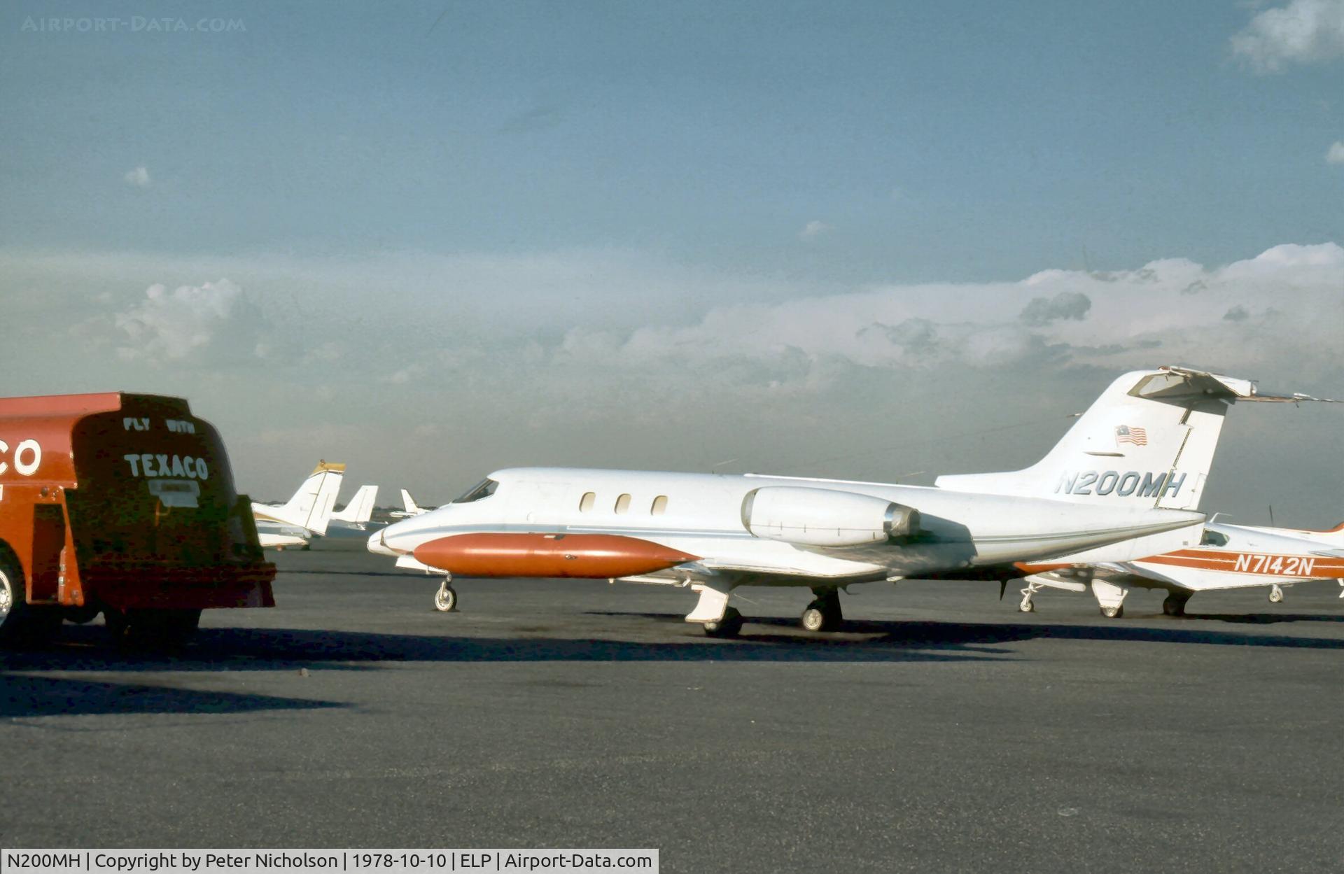 N200MH, 1972 Gates Learjet 25C C/N 25-083, Learjet 25C seen at El Paso in October 1978.