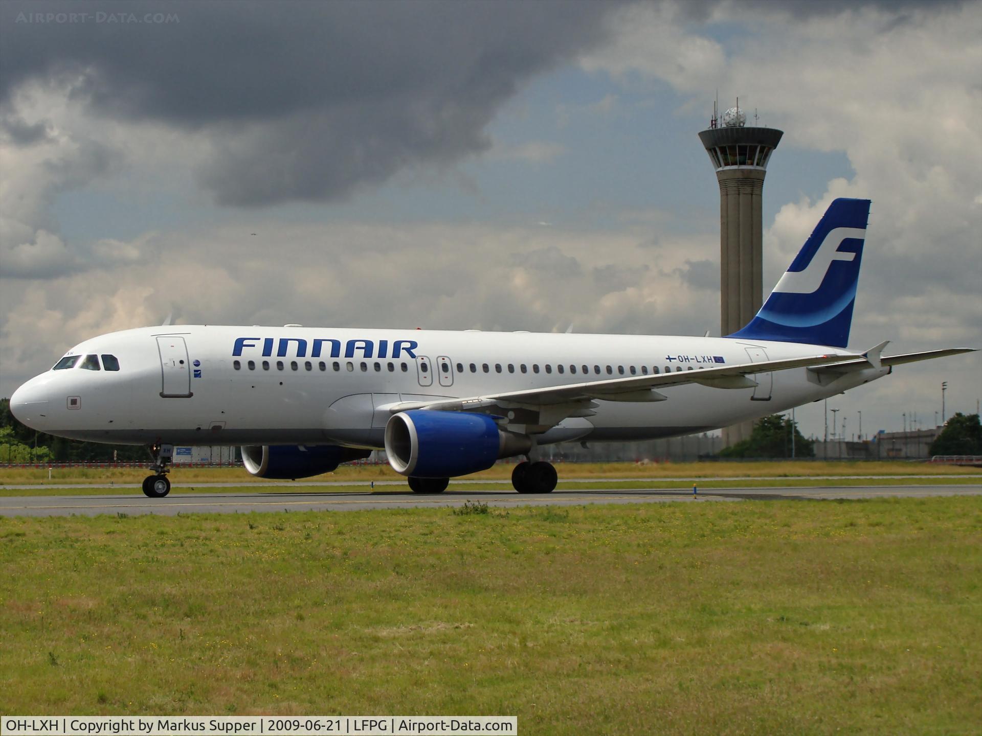 OH-LXH, 2002 Airbus A320-214 C/N 1913, OH-LXH on its way to the runway