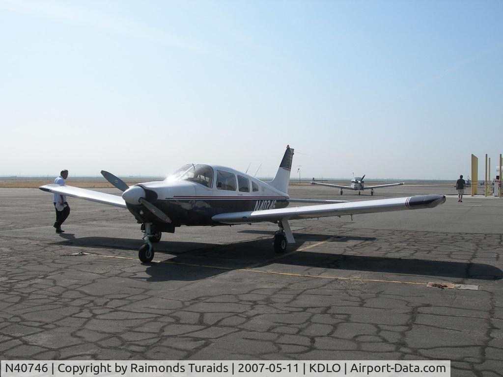 N40746, 1973 Piper PA-28R-200 Cherokee Arrow C/N 28R-7435119, Fuel Stop at Delano