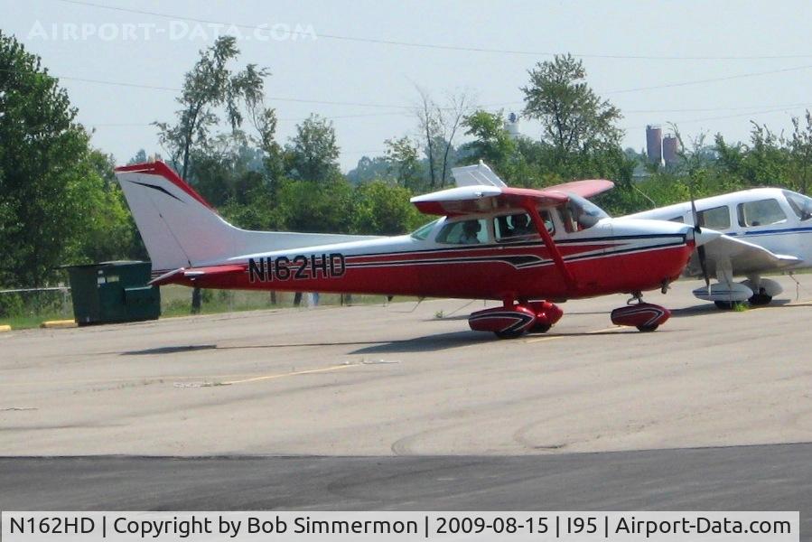 N162HD, 1981 Cessna 172P C/N 17274762, Departing Kenton, Ohio