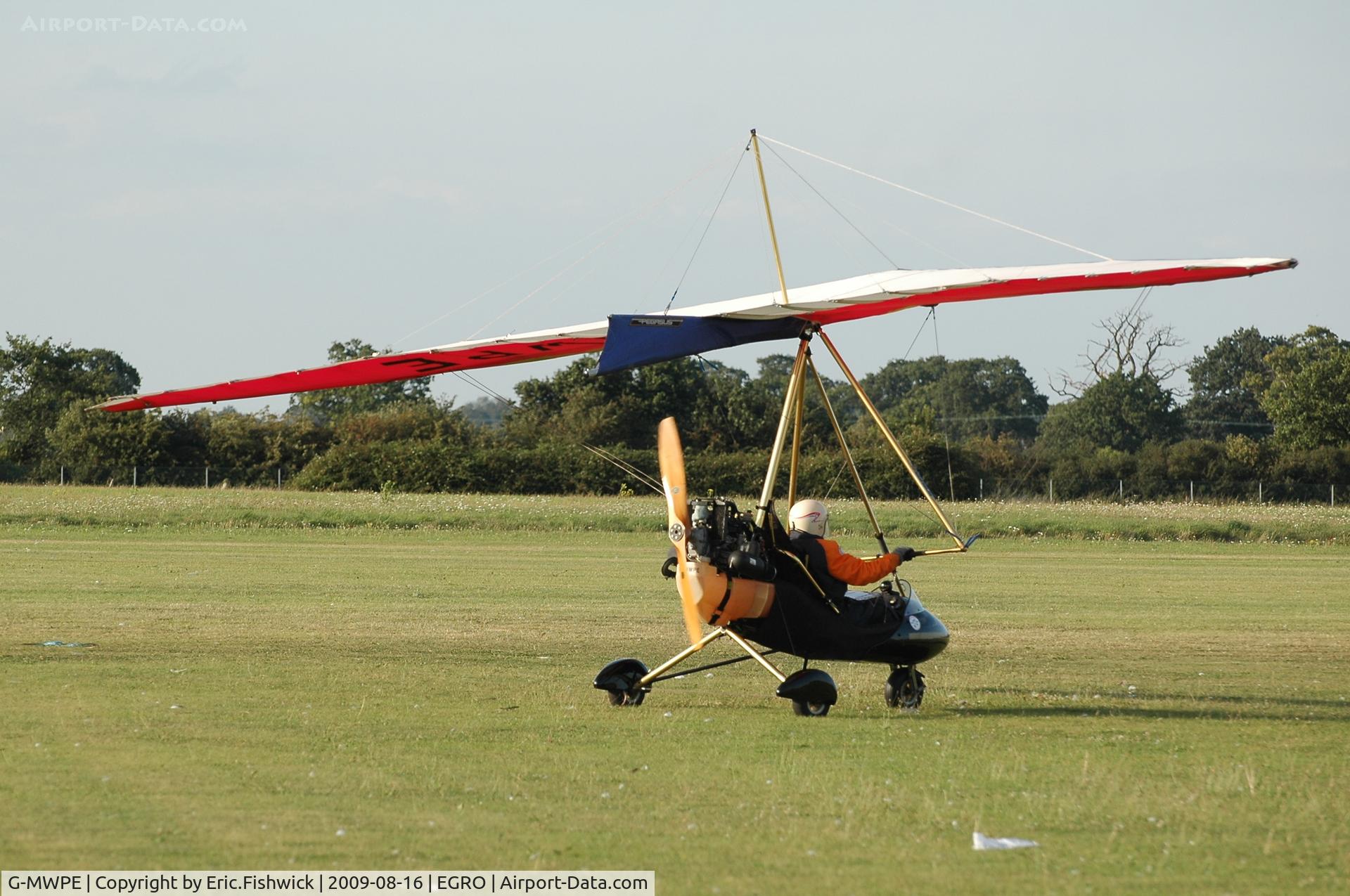 G-MWPE, 1991 Solar Wings Pegasus XL-Q C/N SW-WQ-0416, G-MWPE departing Heart Air Display, Rougham Airfield Aug 09