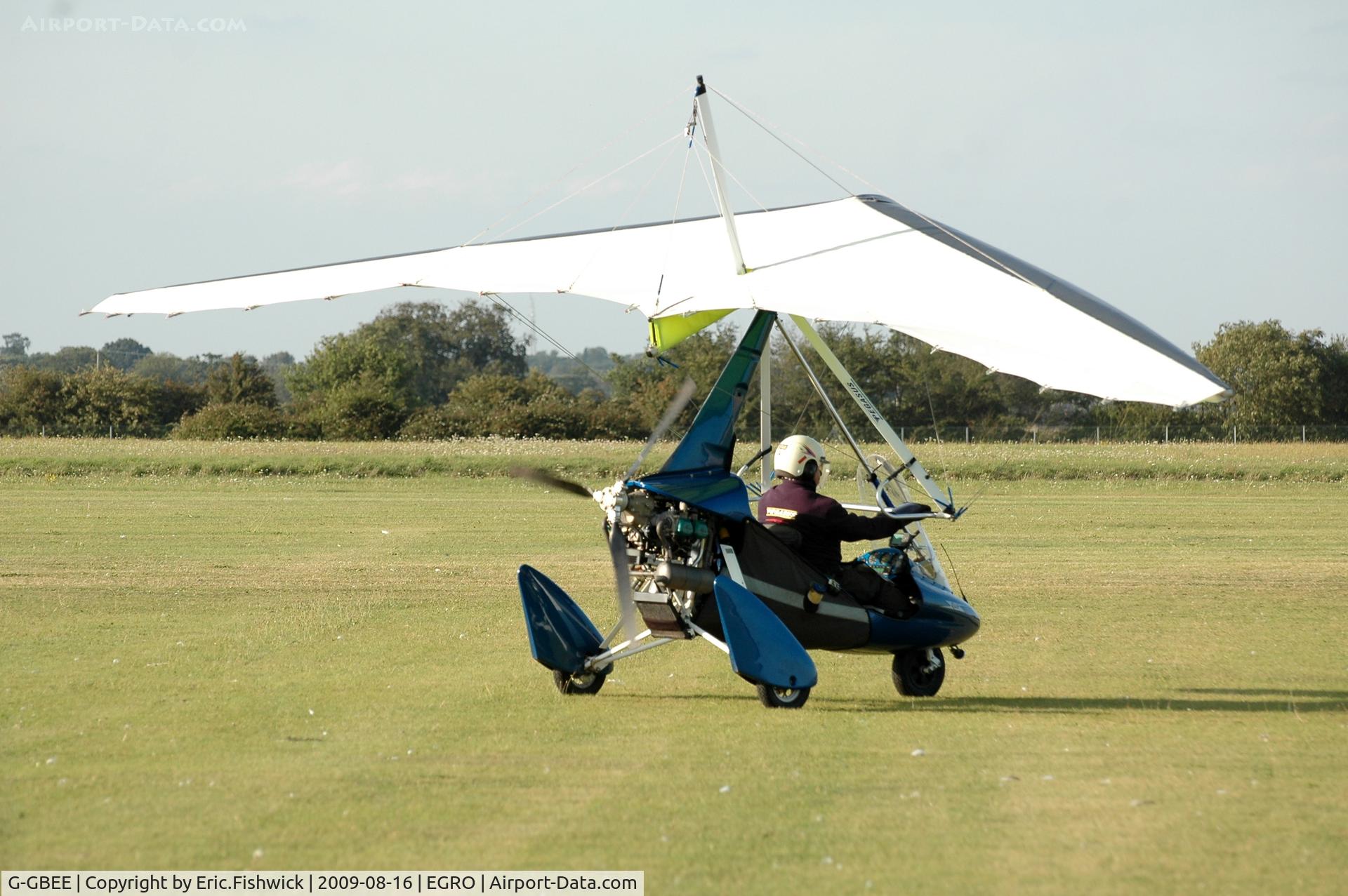 G-GBEE, 2004 Mainair Pegasus Quik C/N 8039, G-GBEE  departing Heart Air Display, Rougham Airfield Aug 09