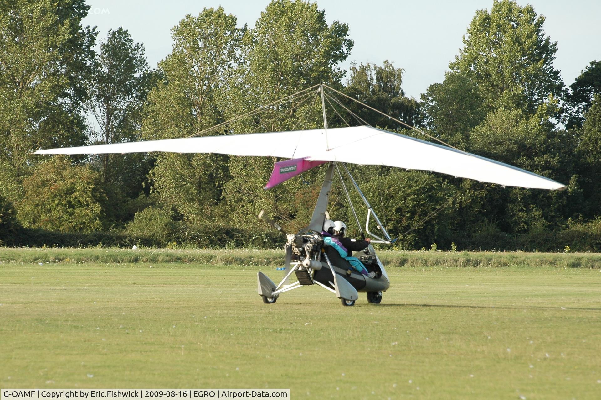 G-OAMF, 2000 Pegasus QUANTUM 15-912 C/N 7764, G-OAMF departing Heart Air Display, Rougham Airfield Aug 09