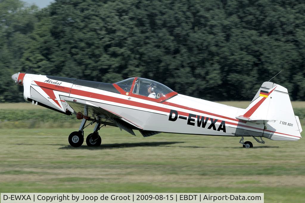D-EWXA, Zlin Z-526ASM Akrobat C/N 1026, arrival for the old timer fly in.