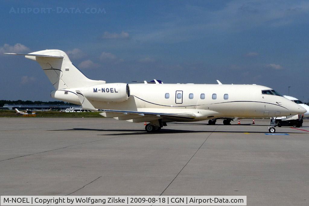 M-NOEL, 2008 Bombardier Challenger 300 (BD-100-1A10) C/N 20206, visitor
