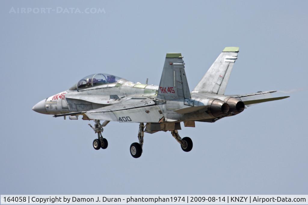 164058, 1990 McDonnell Douglas F/A-18D Hornet C/N 0948/D058, Taken on approach to NAS North Island, test flight after depot work.