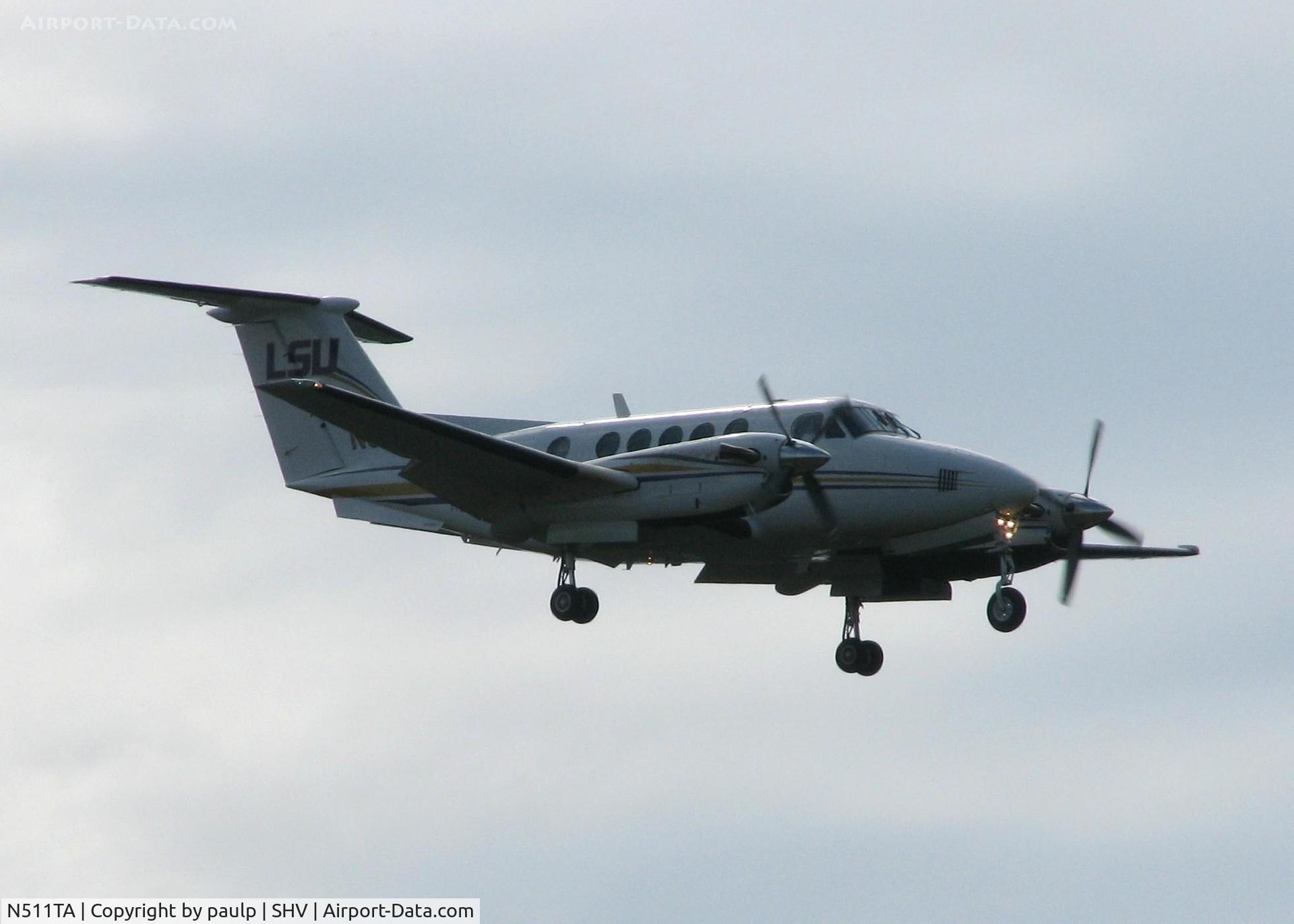 N511TA, 1999 Raytheon Aircraft Company B200 C/N BB-1660, Landing at Shreveport Regional.