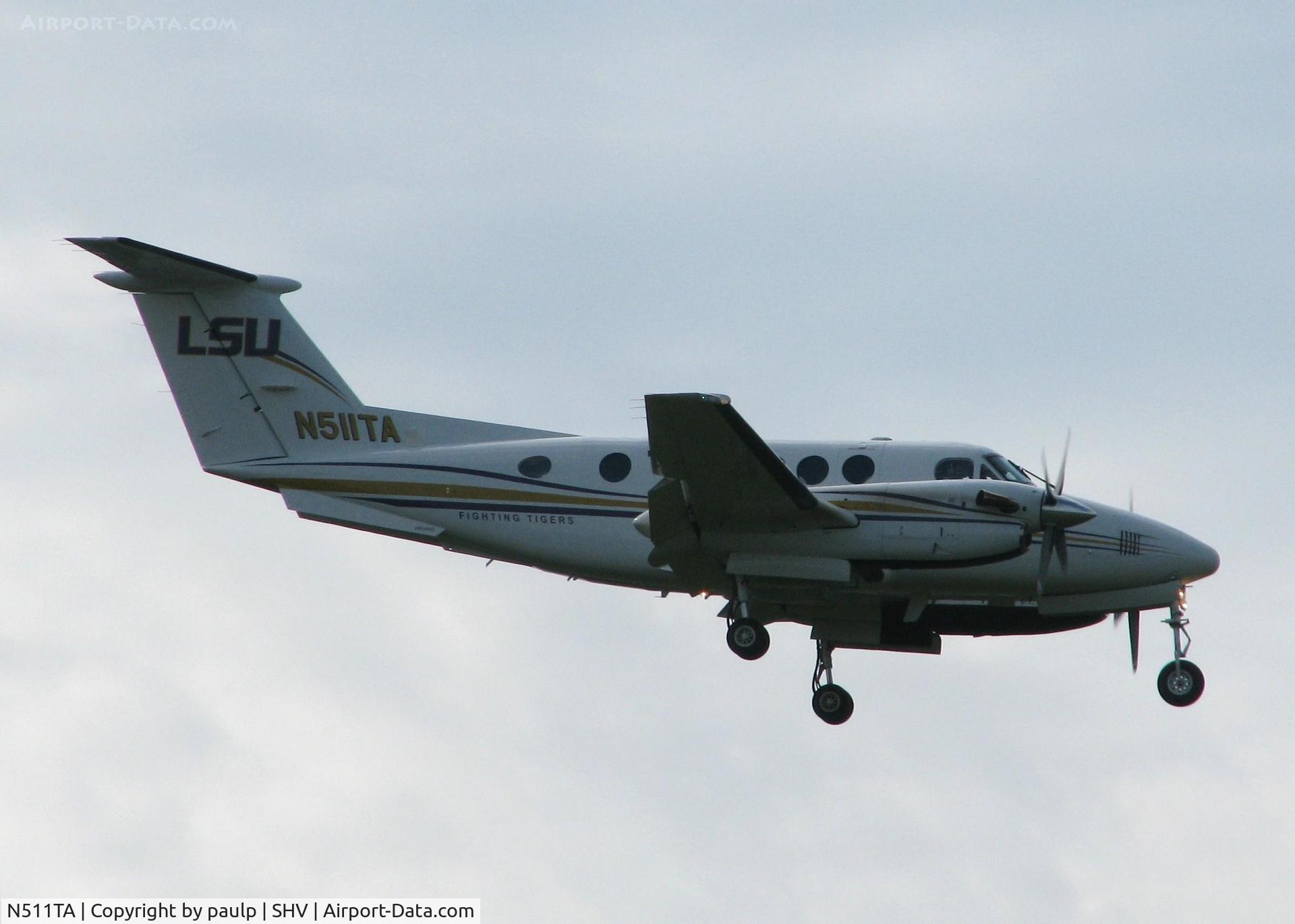 N511TA, 1999 Raytheon Aircraft Company B200 C/N BB-1660, Landing at Shreveport Regional.