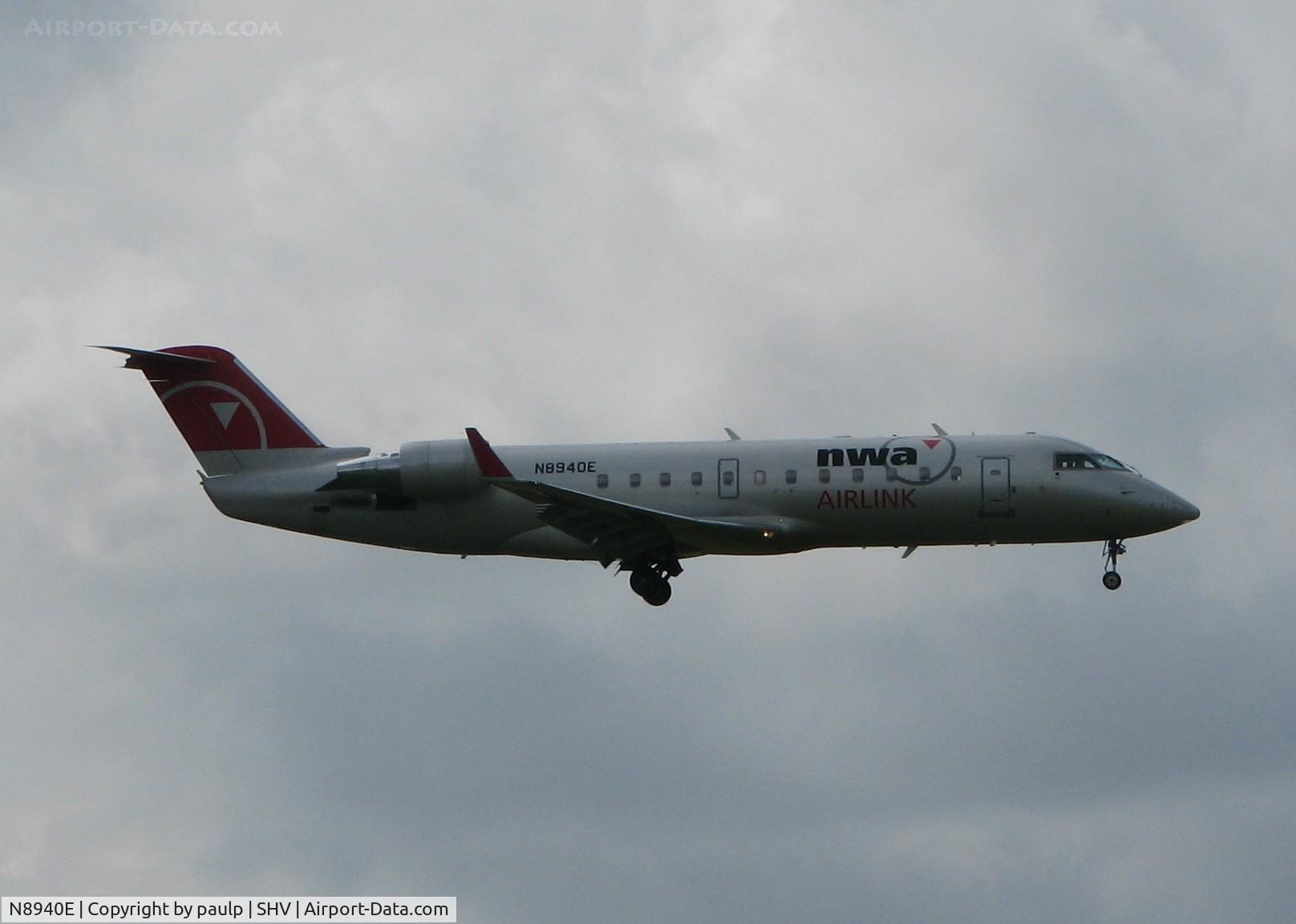 N8940E, 2004 Bombardier CRJ-200 (CL-600-2B19) C/N 7940, Landing at Shreveport Regional.