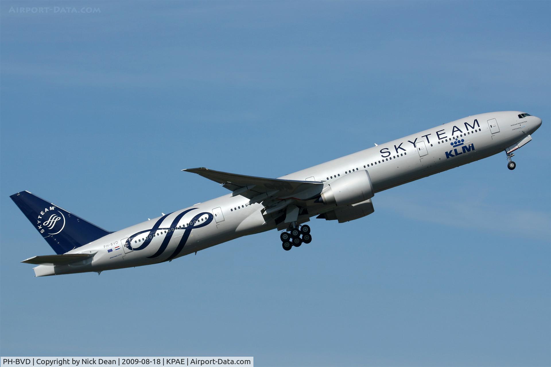 PH-BVD, 2009 Boeing 777-306/ER C/N 35979, KPAE Boeing 914 makes a nice steep departure from 34L on a test flight to KMWH