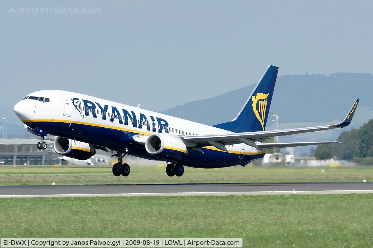 EI-DWX, 2008 Boeing 737-8AS C/N 33630, Raynair Boeing B737-8AS take of on RWY 27 LNZ