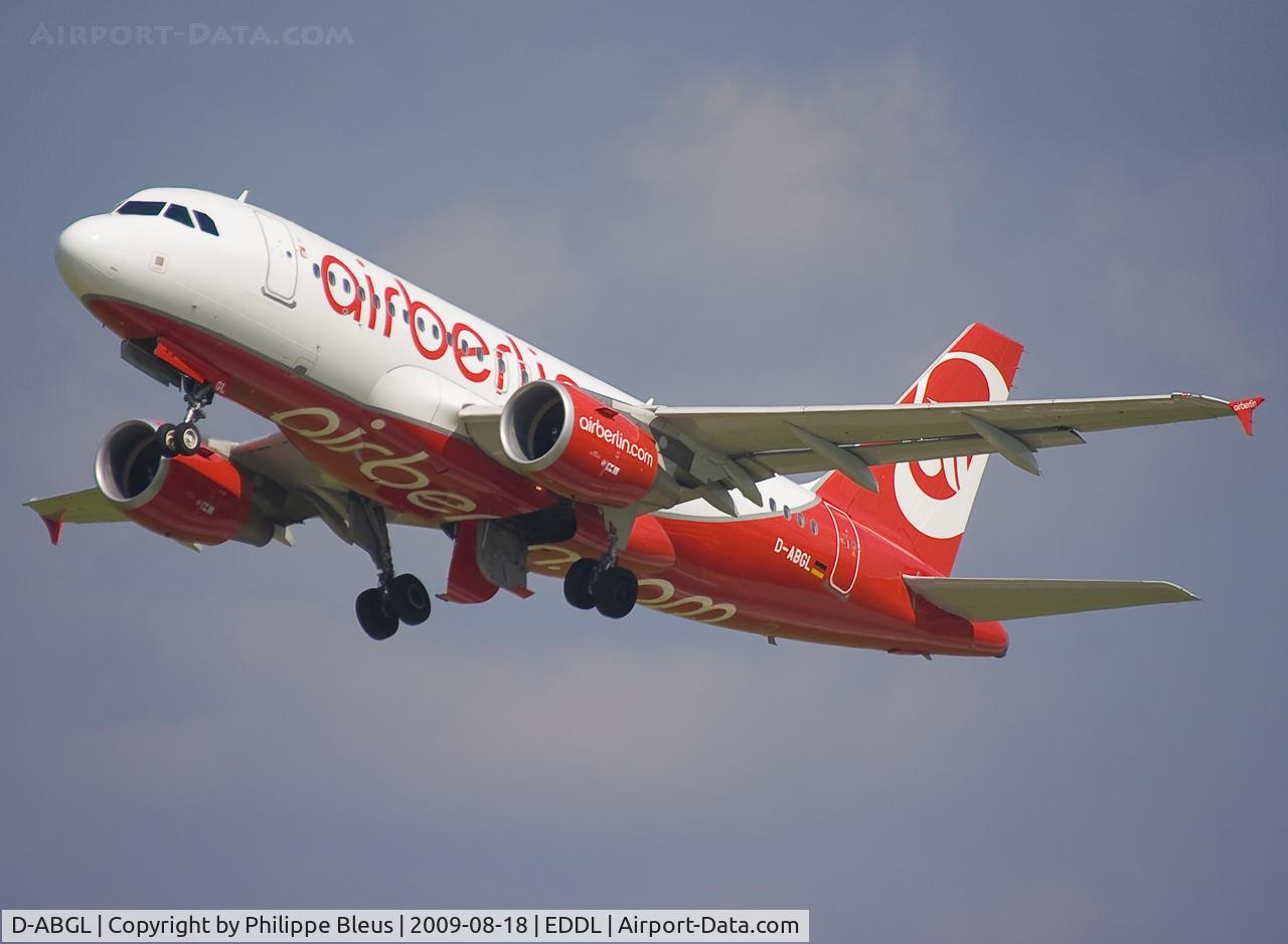 D-ABGL, 2008 Airbus A319-112 C/N 3586, Climbing early from rwy 23L.