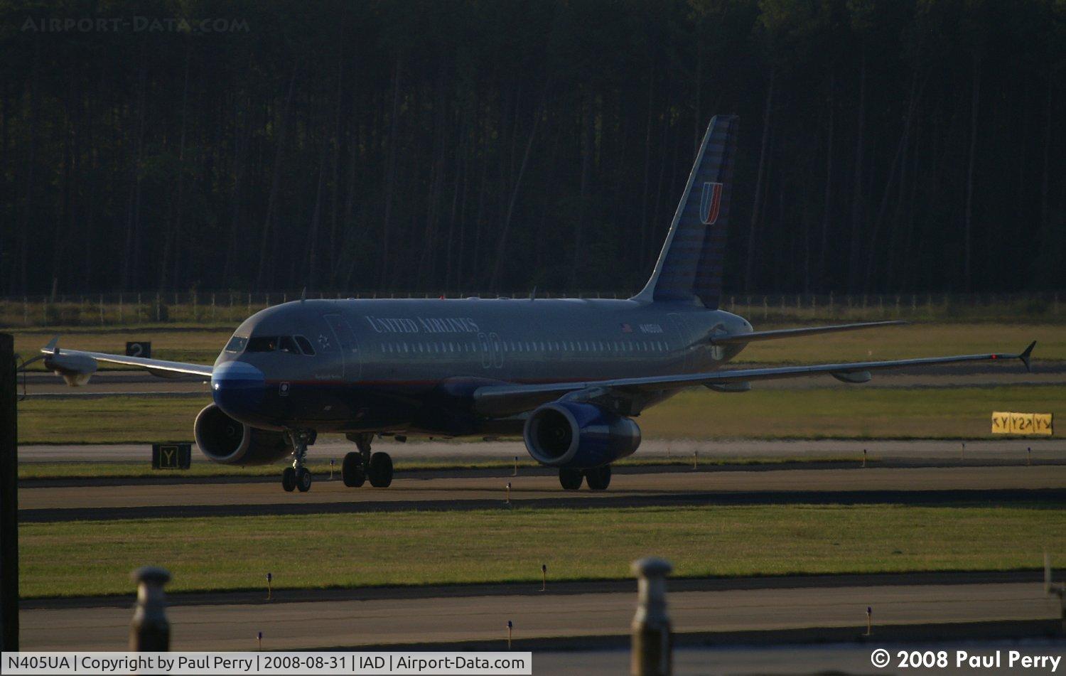 N405UA, 1993 Airbus A320-232 C/N 452, Off the active, headed in