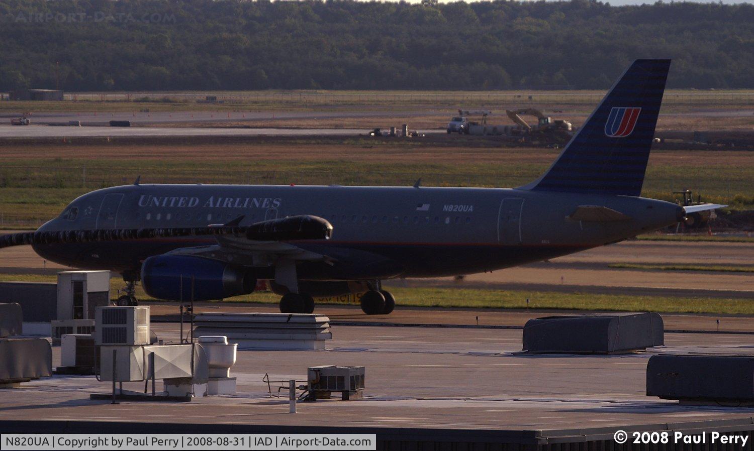 N820UA, 1998 Airbus A319-131 C/N 898, One more United bird taxiing about