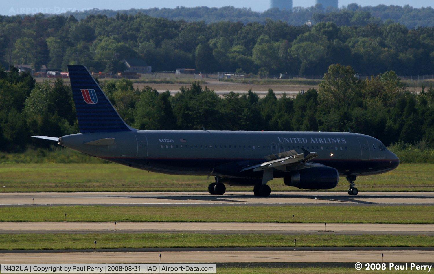 N432UA, 1996 Airbus A320-232 C/N 587, Still slowing her down on RWY 1C