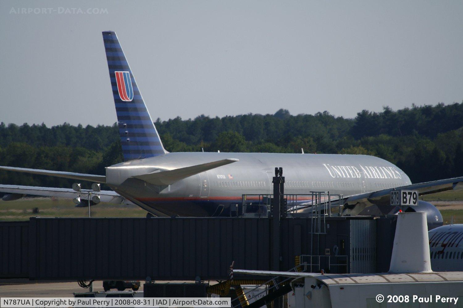 N787UA, 1997 Boeing 777-222 C/N 26939, A Triple-Seven taxiing out