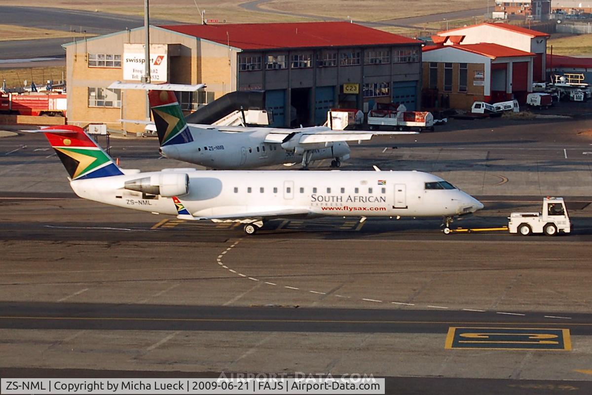 ZS-NML, Canadair CRJ-200ER (CL-600-2B19) C/N 7201, At Jo'burg