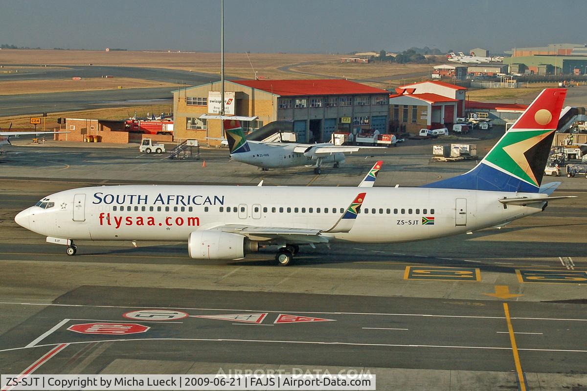ZS-SJT, 2002 Boeing 737-844 C/N 32633, At Jo'burg