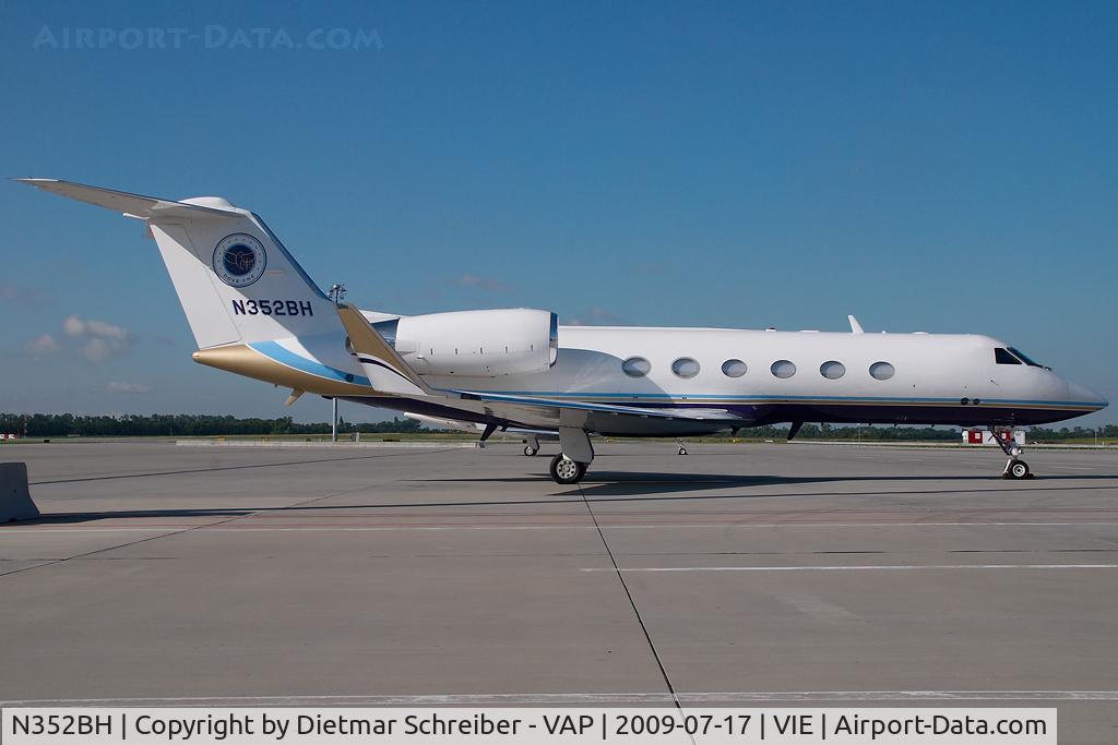 N352BH, 1999 Gulfstream Aerospace G-IV C/N 1393, Gulfstream 4