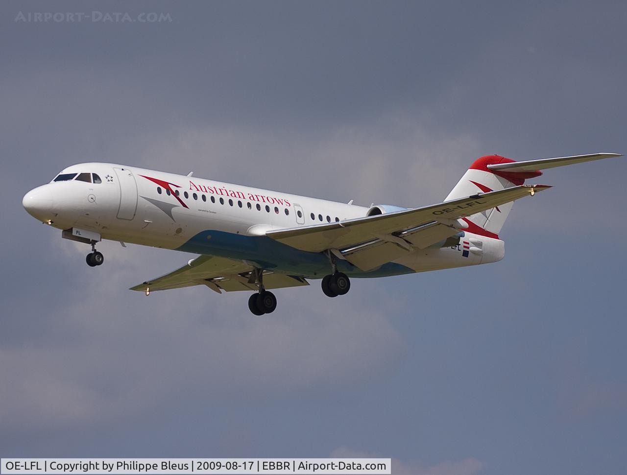 OE-LFL, 1995 Fokker 70 (F-28-0070) C/N 11573, Short final rwy 25L.