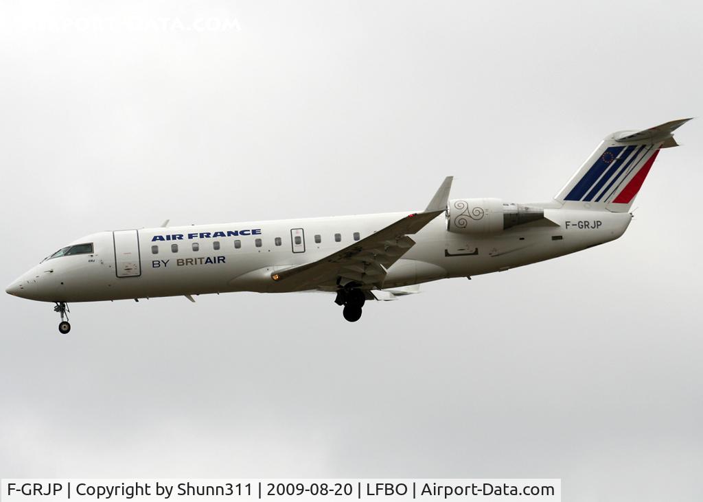 F-GRJP, 1999 Canadair CRJ-100ER (CL-600-2B19) C/N 7301, Landing rwy 32L with new logo on engines