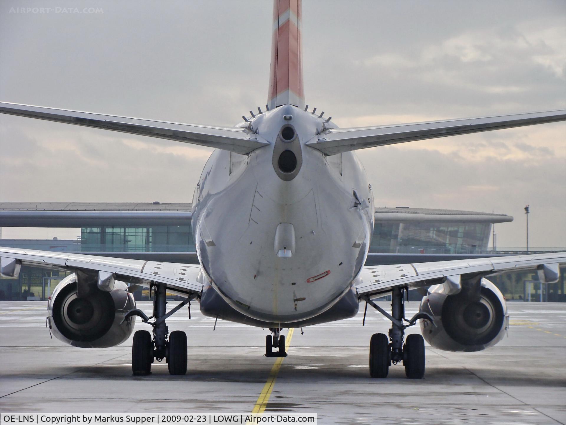OE-LNS, 2005 Boeing 737-8Z9 C/N 34262, Also a plane can have a beautiful ass