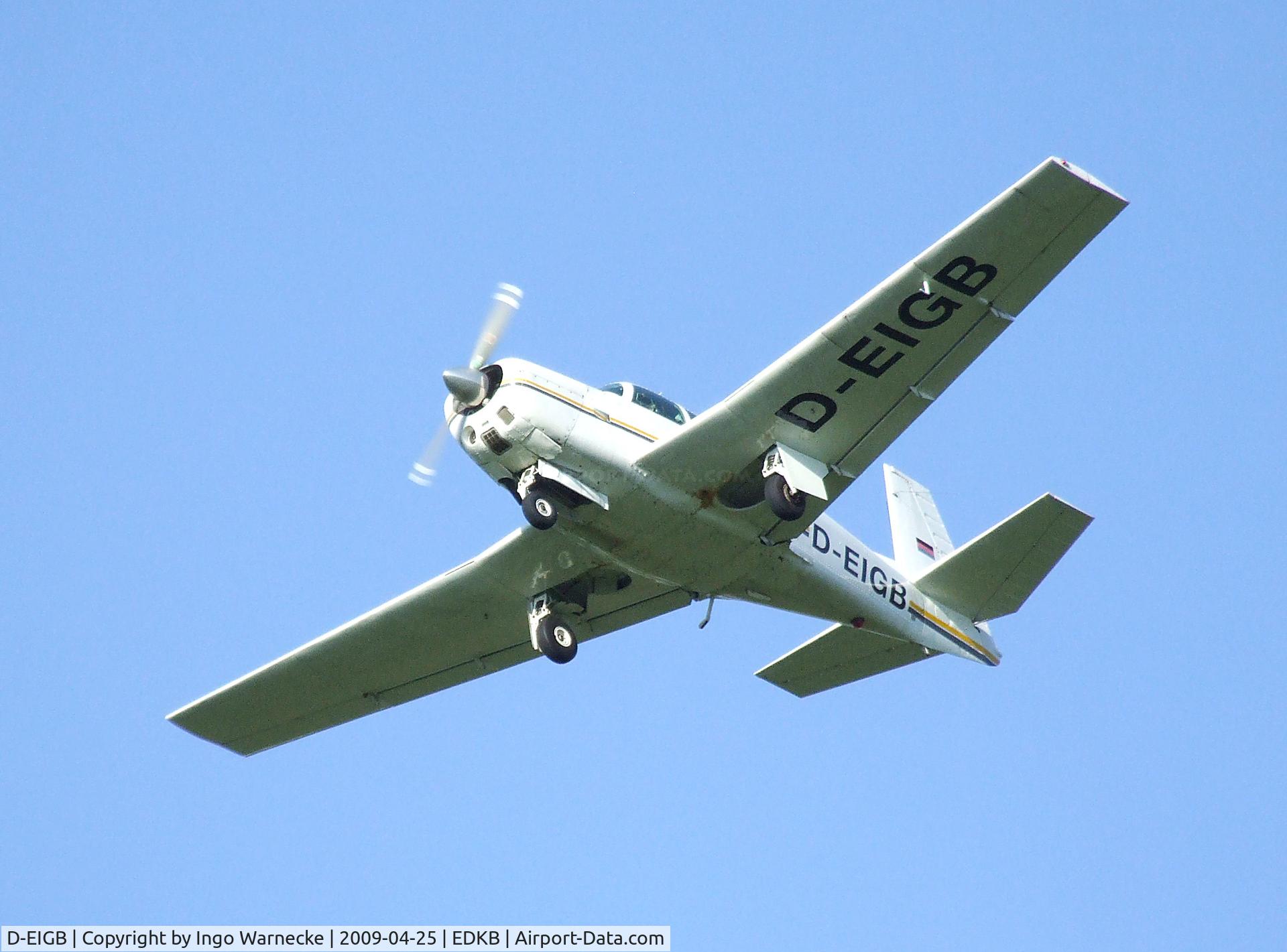 D-EIGB, 1983 Mooney M20E C/N 700031, Mooney M20E Chaparral taking off from Bonn-Hangelar airfield