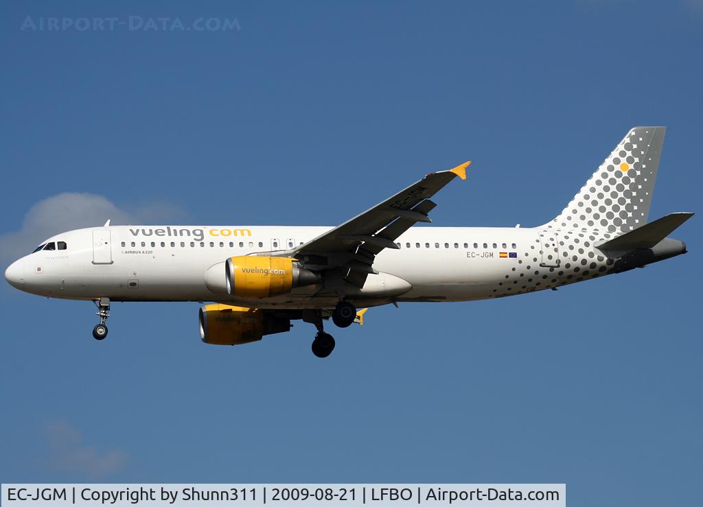 EC-JGM, 2005 Airbus A320-214 C/N 2407, Landing rwy 32L for Atlas Blue...