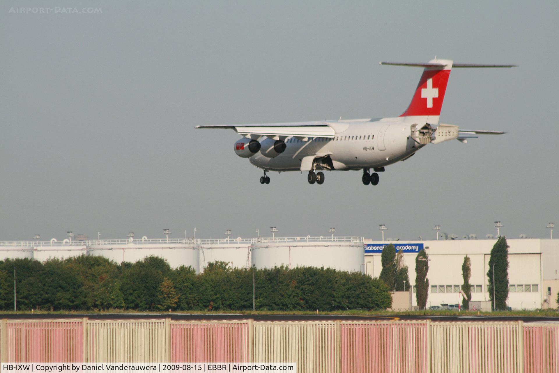 HB-IXW, 1995 British Aerospace Avro 146-RJ100 C/N E3272, flight LX786 is descending to rwy 25L