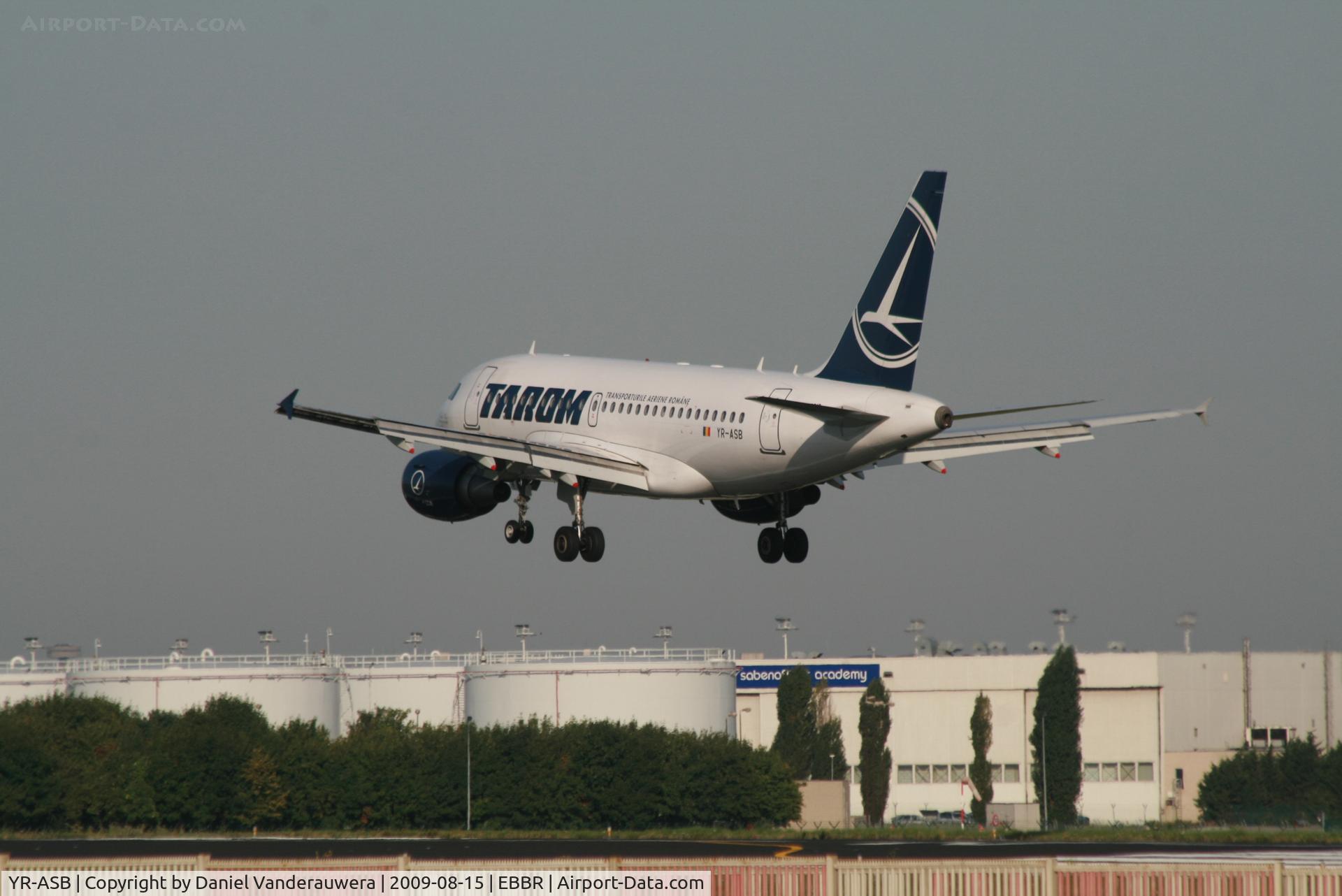 YR-ASB, 2006 Airbus A318-111 C/N 2955, flight RO371 is descending to rwy 25L