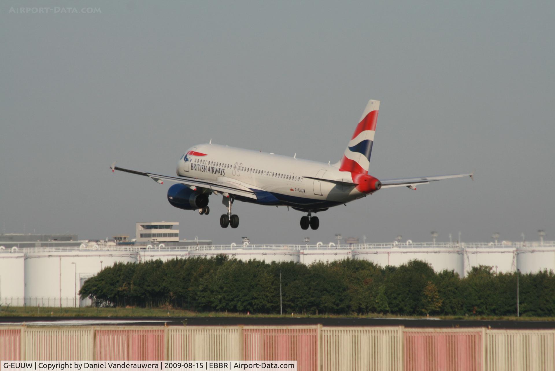 G-EUUW, 2008 Airbus A320-232 C/N 3499, Flight BA388 is descending to rwy 25L