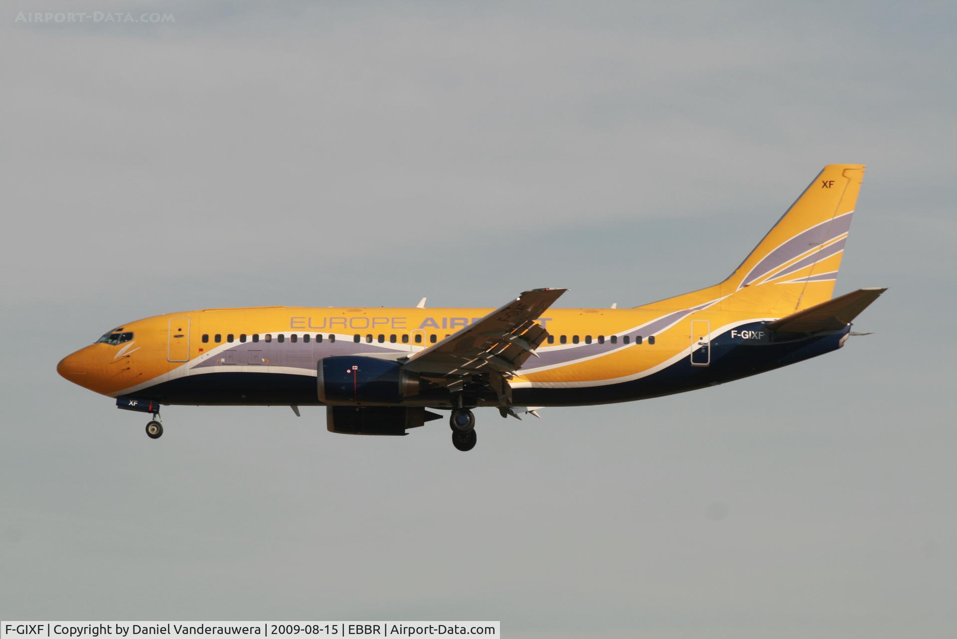 F-GIXF, 1992 Boeing 737-3B3QC C/N 26851, arrival of flight SNSN3630 to rwy 25L