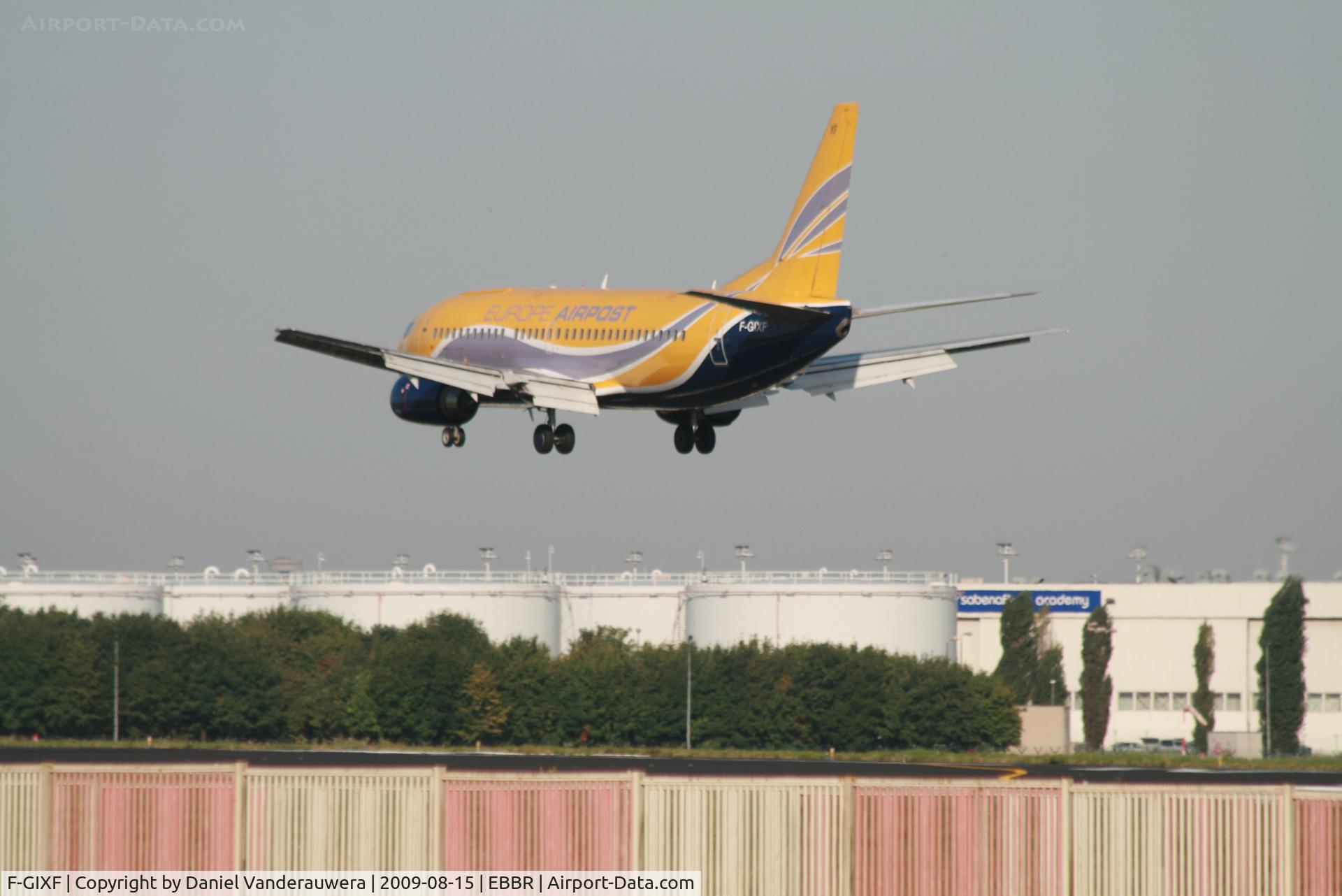 F-GIXF, 1992 Boeing 737-3B3QC C/N 26851, flight SN3630 is descending to rwy 25L