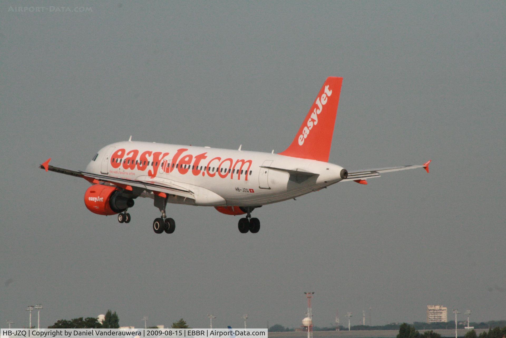 HB-JZQ, 2005 Airbus A319-111 C/N 2450, flight EZS1192 is descending to rwy 25L