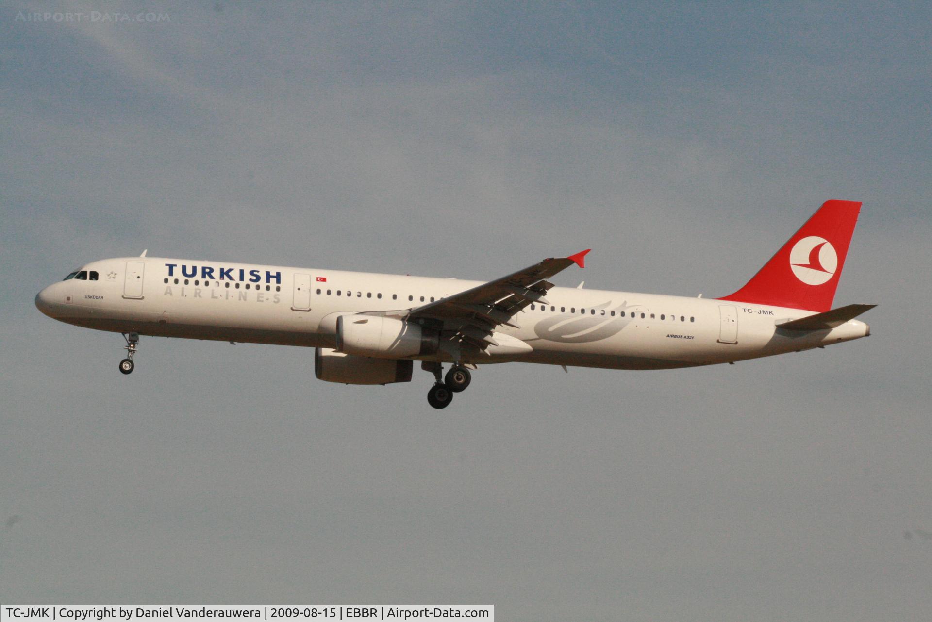 TC-JMK, 2008 Airbus A321-232 C/N 3738, flight TK1937 is descending to rwy 25L