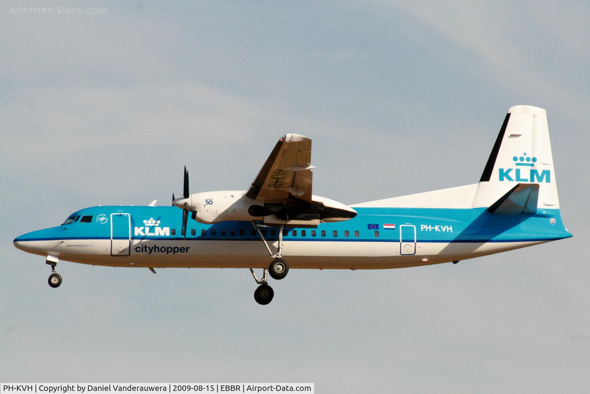 PH-KVH, 1991 Fokker 50 C/N 20217, flight KL1723 is descending to rwy 25L