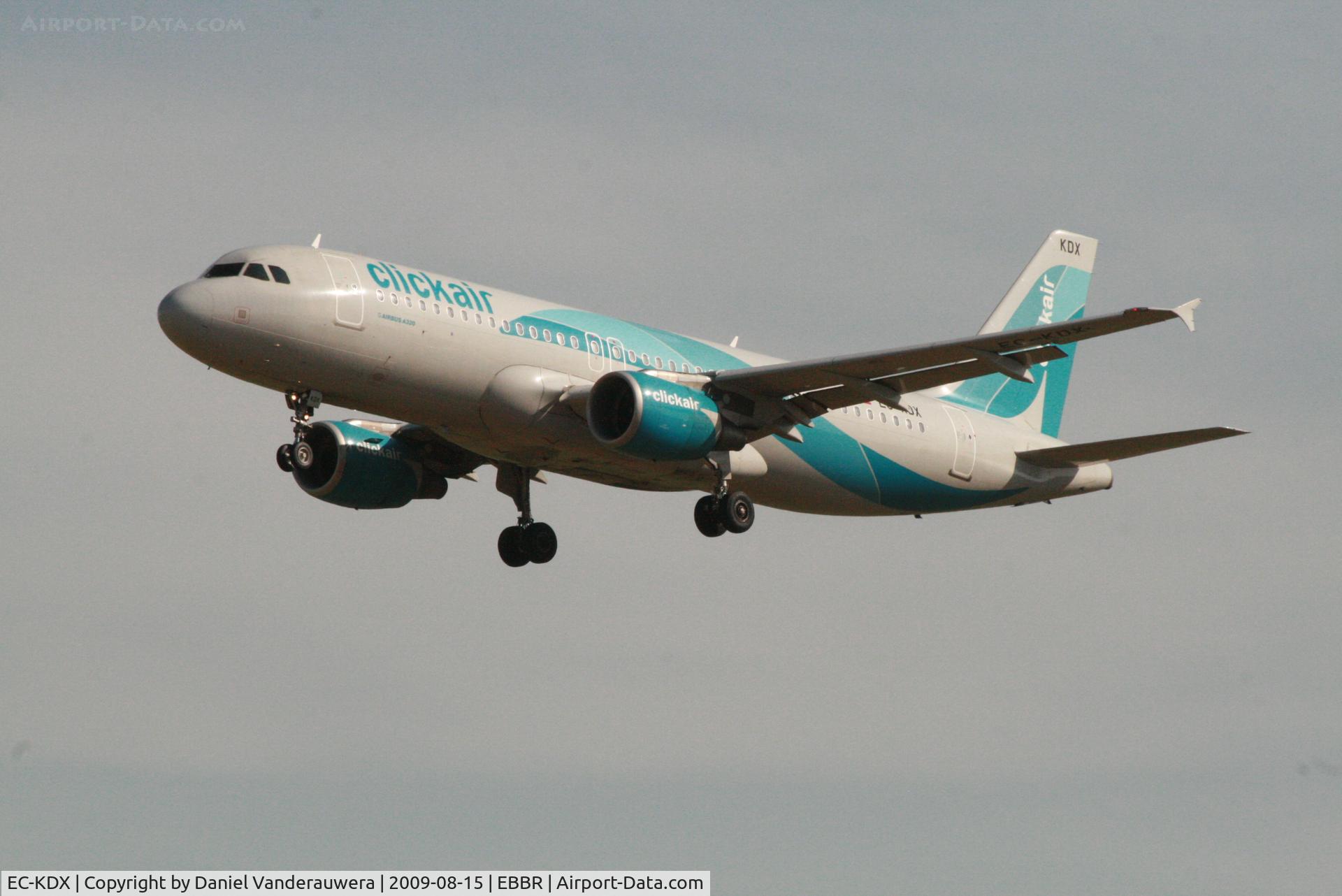 EC-KDX, 2007 Airbus A320-216 C/N 3151, arrival of flight VY7060 to rwy 25L